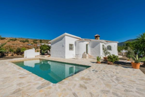 Villa Cayetana - Spacious 4-Bedroom Villa with Private Pool Terrace & BBQ